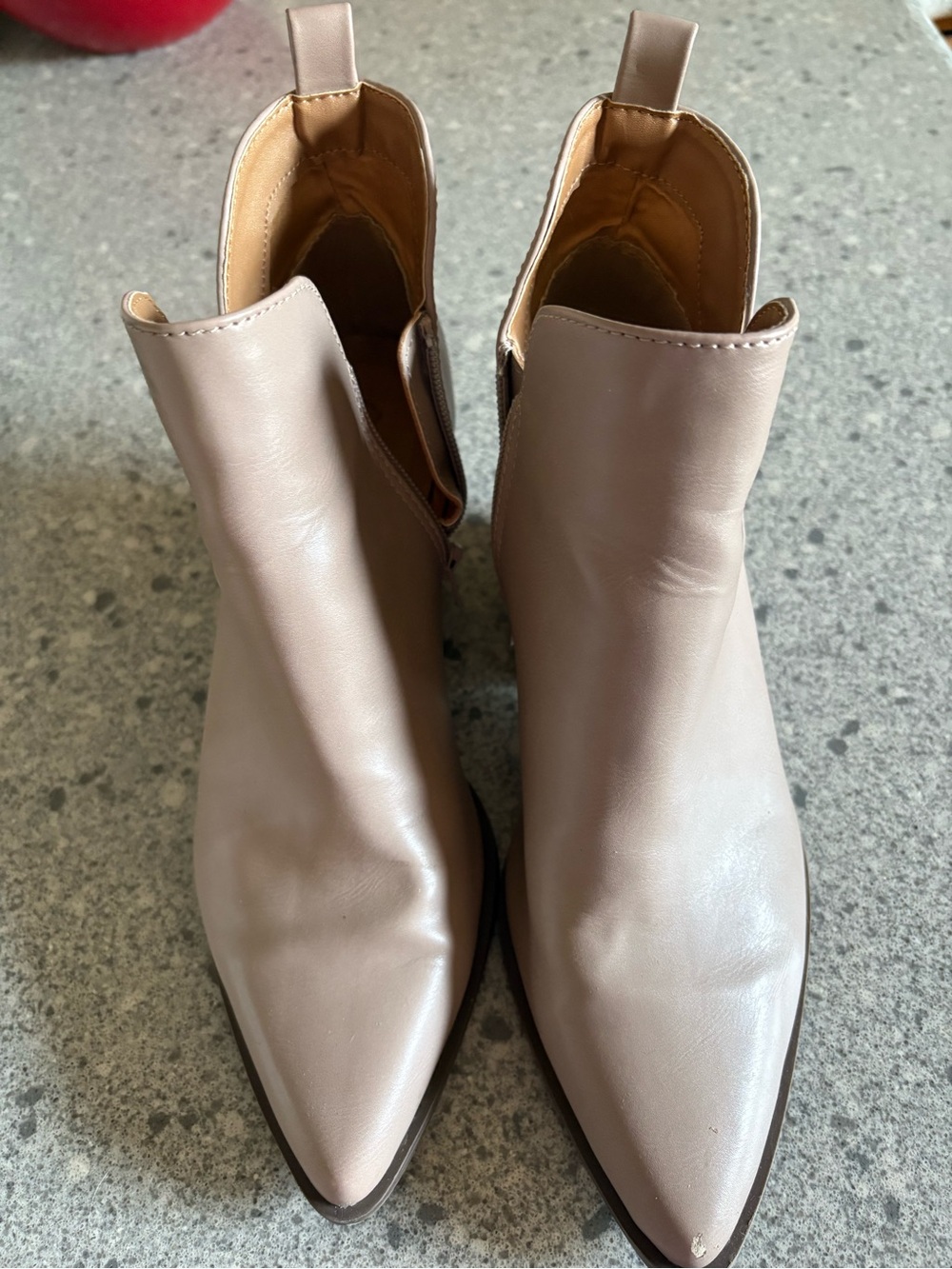 Pointed Toe Ankle Booties in Taupe Size 7